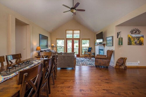 Overlook the River, Walk To Town & Hot Springs, AC