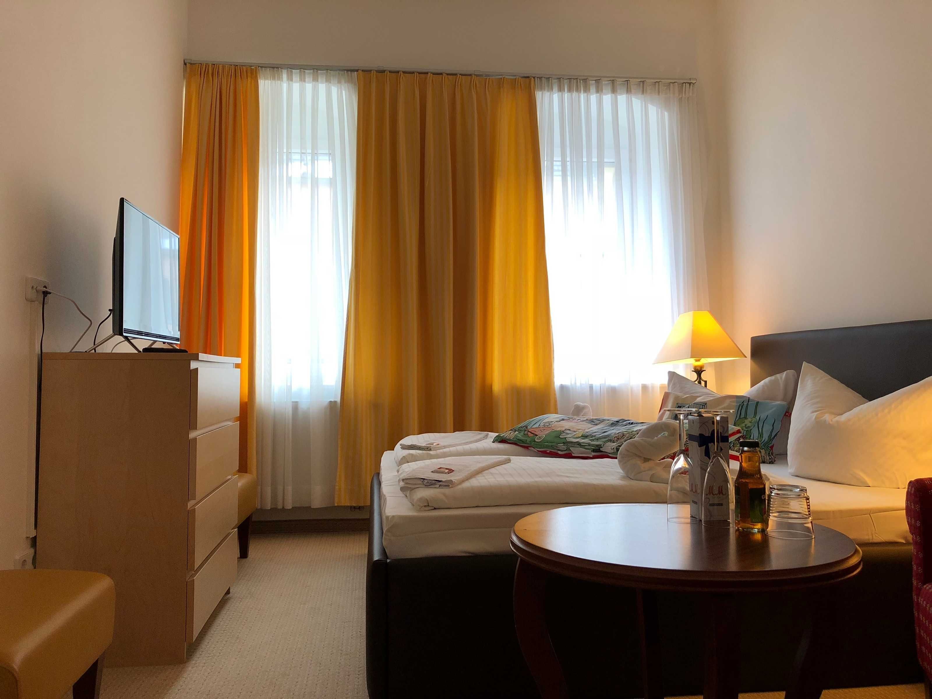 1 bedroom, desk, WiFi, bed sheets