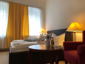 1 Schlafzimmer, Schreibtisch, WLAN, Bettwäsche
