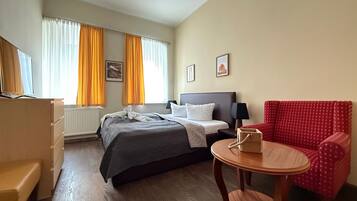 1 bedroom, desk, WiFi, bed sheets