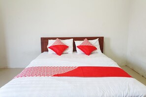 Standard Double Room | Desk, free WiFi, bed sheets - OYO Flagship 1034 Pondok Mulia Guest House Syariah (Balikpapan)