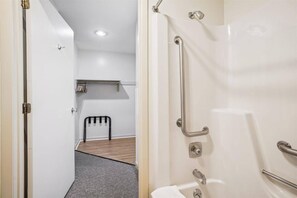 Combined shower/bathtub, hair dryer, towels - 2 Queen bed hotel room/outdoor heated pool 105 (Killington)