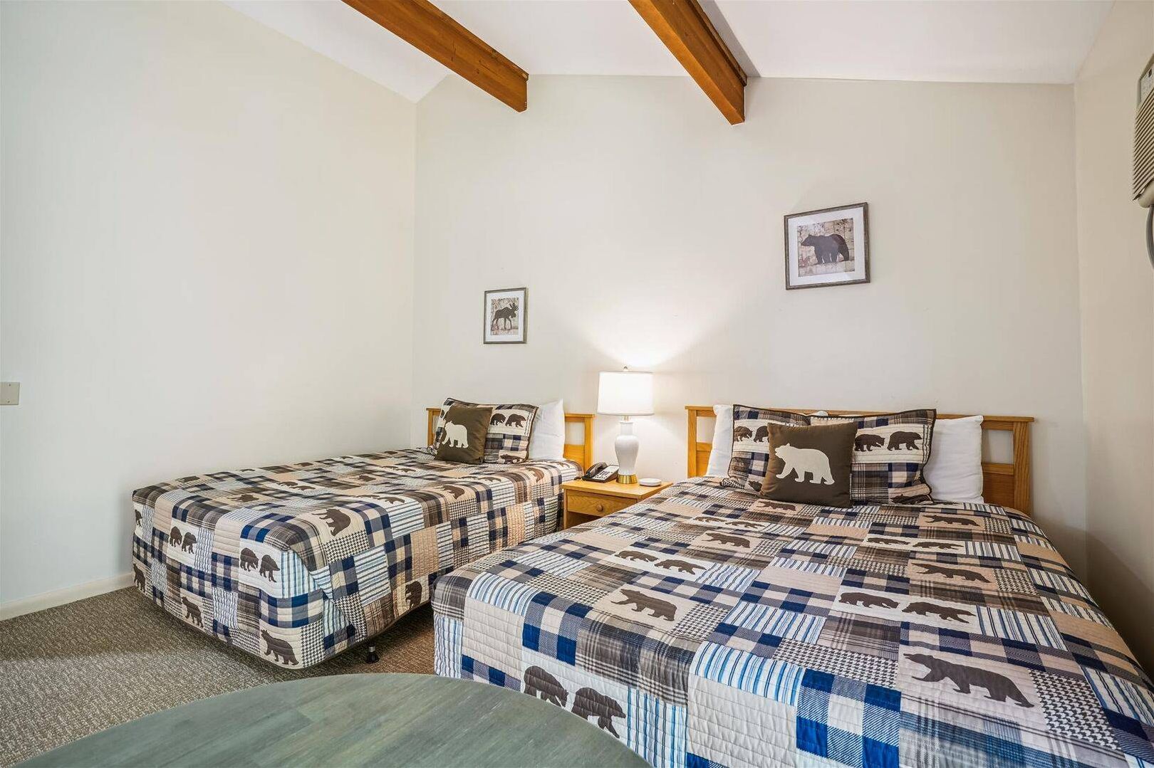 1 slaapkamer, een strijkplank/strijkijzer, wifi, beddengoed