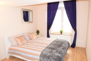 1 bedroom, in-room safe, iron/ironing board, WiFi