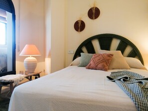 2 chambres, fer et planche à repasser, Wi-Fi, draps fournis