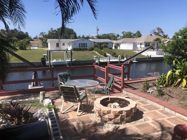 Outdoor dining - Waterfront! PET, Our Kayaks or your boat. JACUZZI, patios! EZ to shops and Beach (Englewood)