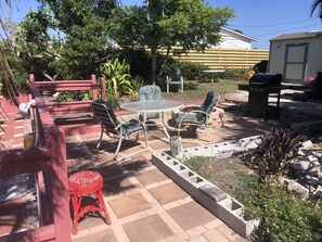 Outdoor dining - Waterfront! PET, Our Kayaks or your boat. JACUZZI, patios! EZ to shops and Beach (Englewood)