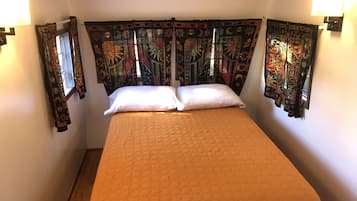 3 habitaciones, escritorio, tabla de planchar con plancha y wifi