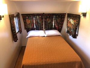 3 bedrooms, desk, iron/ironing board, WiFi