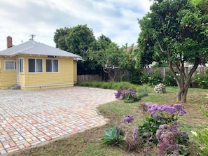 Property grounds - 3Bdrm w 4th in Camper, Parking, fenced, PETS! walk 4 blocks State St, 7 to Beach (Santa Barbara)