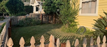 3Bdrm w 4th in Camper, Parking, fenced, PETS! walk 4 blocks State St, 7 to Beach