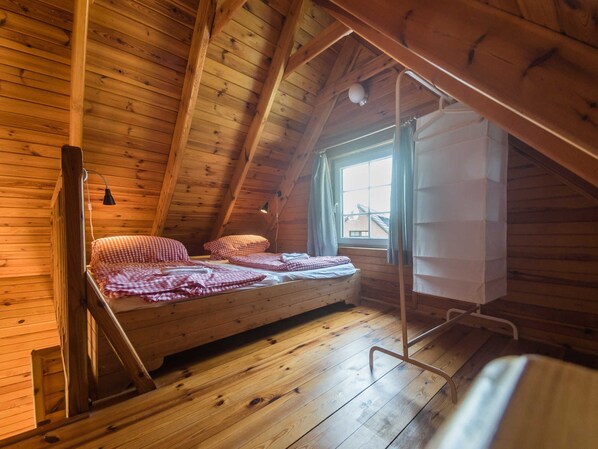 2 habitaciones, escritorio, cuna de viaje y wifi 