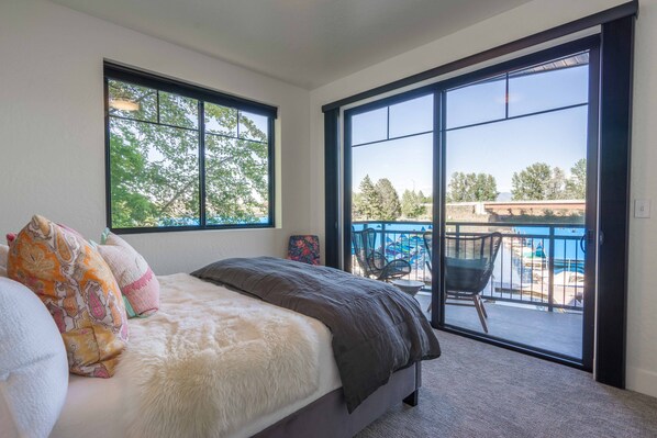 2 bedrooms, iron/ironing board, travel crib, free WiFi