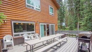 Outdoor dining - Epic McCall Group Cabin | Close to Park, Lake,Town (McCall)