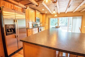 Fridge, microwave, oven, stovetop - Epic McCall Group Cabin | Close to Park, Lake,Town (McCall)