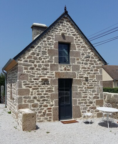 Charming authentic gîte for 2, between Barfleur and St Vaast 