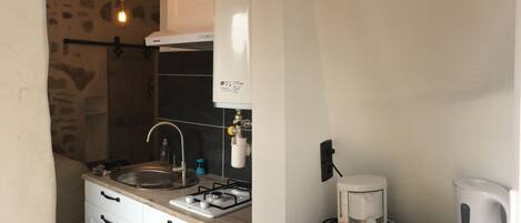 Fridge, microwave, stovetop, coffee/tea maker