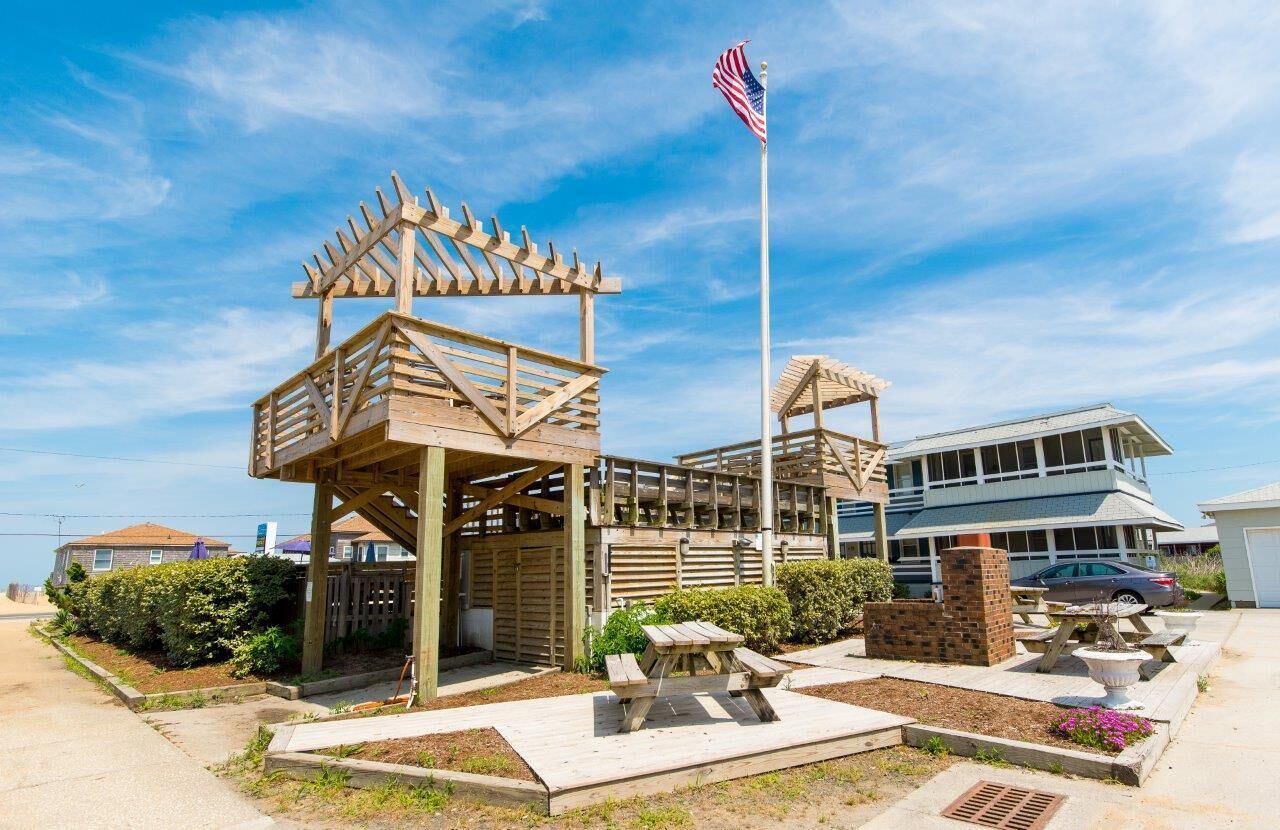 Saltaire Cottage 11 3BR Steps to Private Beach Access Screened Porch