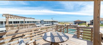 Saltaire Cottage 11: 3BR Steps to Private Beach Access Screened Porch Pool