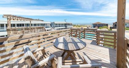 Saltaire Cottage 11: 3BR Steps to Private Beach Access Screened Porch Pool