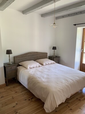 3 bedrooms, free WiFi, bed sheets