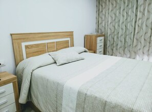 1 quarto, Wi-Fi de cortesia, roupa de cama