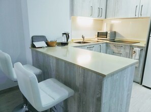 冰箱、微波炉、烤箱、茶具/咖啡用具