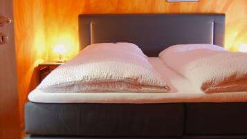 1 slaapkamer, een strijkplank/strijkijzer, gratis wifi, beddengoed