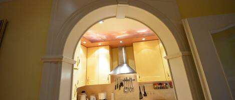 Frigorífico, microondas, horno y lavavajillas