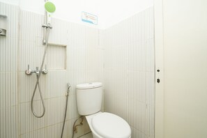 Bathroom - Capital O 1086 2oscar (Surabaya)
