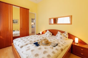 1 habitación, caja de seguridad en la habitación y cuna de viaje 