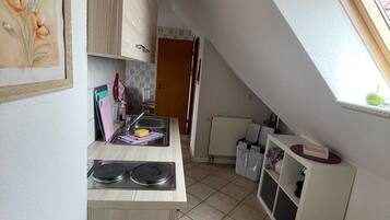 Fridge, microwave, oven, coffee/tea maker