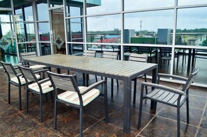 Free daily full breakfast