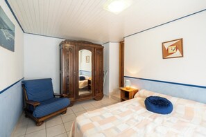 1 Schlafzimmer, Bügeleisen/Bügelbrett