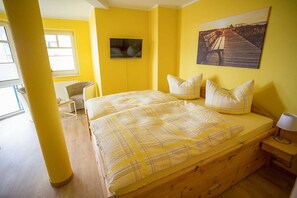 3 Schlafzimmer, Schreibtisch, Reisekinderbett, WLAN