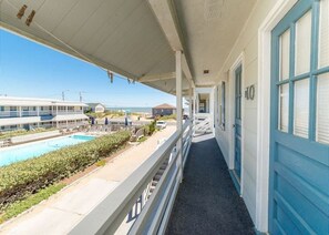Property grounds - Saltaire Cottage 10: 2BR Steps to Private Beach Access Screened Porch Pool (Kitty Hawk)