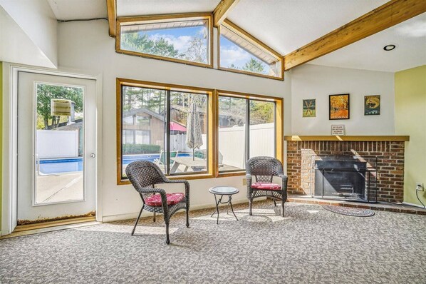 Interior - Studio Queen/Sleeper sofa with outdoor heated pool 107 (Killington)