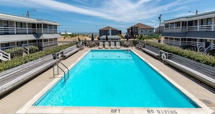 Saltaire Cottages 12: 3BR Steps to Private Beach Access Screened Porch Pool!