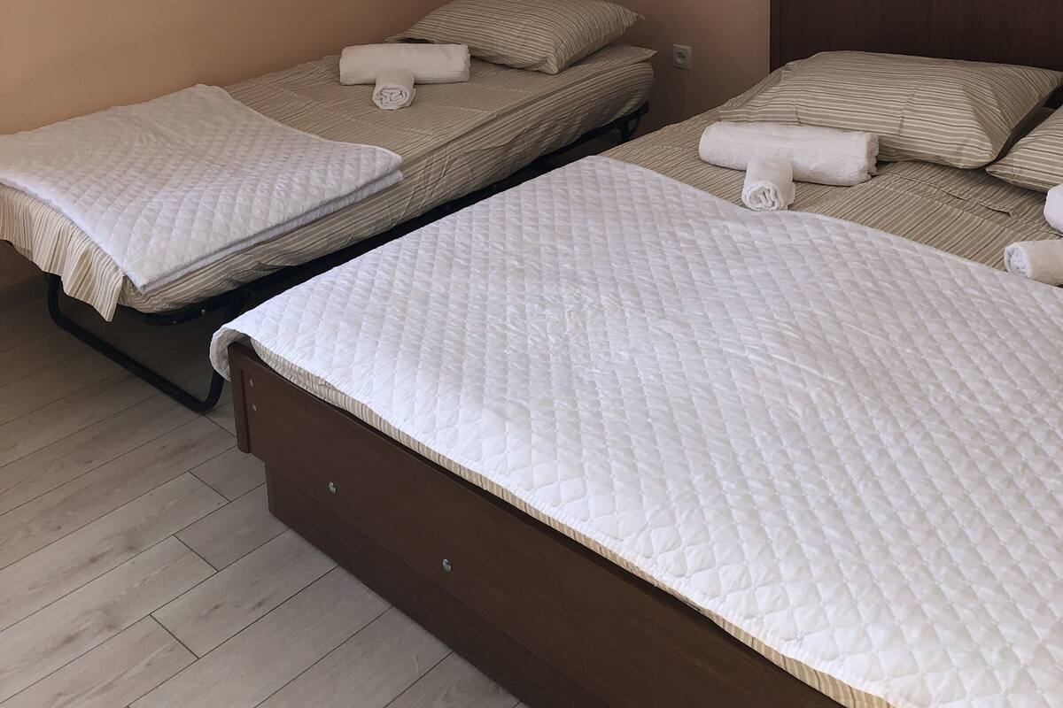 Iron/ironing board, free WiFi, bed sheets