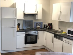 Kühlschrank, Mikrowelle, Geschirrspüler