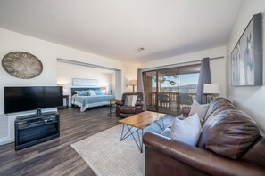 1 bedroom, iron/ironing board, WiFi, bed sheets - South Shore 1 bdrm! Cabana-Gameroom! Mini-Golf! Hot Tub & More! (Hot Springs)