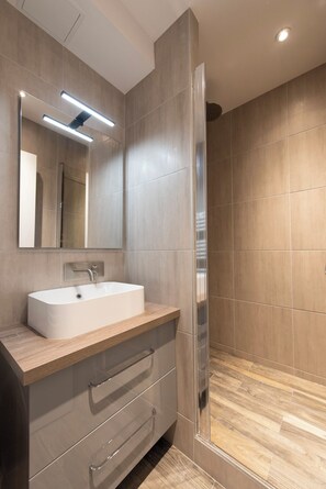 Doccia, asciugacapelli, asciugamani