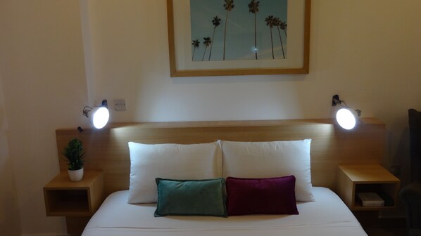 1 bedroom, iron/ironing board, WiFi, bed sheets - Bright, Fresh & cozy Accra Luxury Studio  (Shiashie, East Legon)