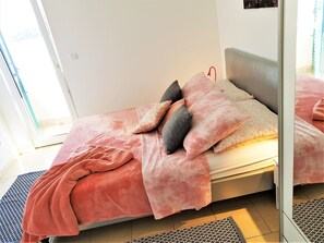 1 camera, ferro/asse da stiro, Wi-Fi, lenzuola