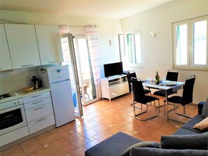 Frigorifero, forno, piano cottura, lavastoviglie