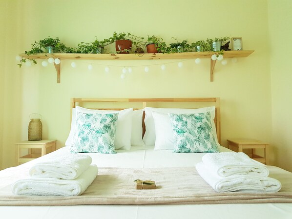 Kamar Double, kamar mandi umum (Hera) | Didekorasi berbeda-beda dan dilengkapi dengan perabotan berbeda-beda