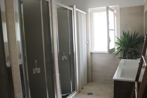 Shower, towels