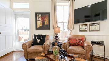 TV, Netflix, streaming services