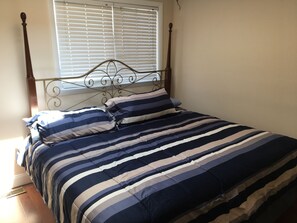 3 bedrooms, Internet - One Block from Beach and Boardwalk (Ventnor City)