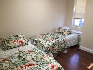 3 bedrooms, Internet - One Block from Beach and Boardwalk (Ventnor City)